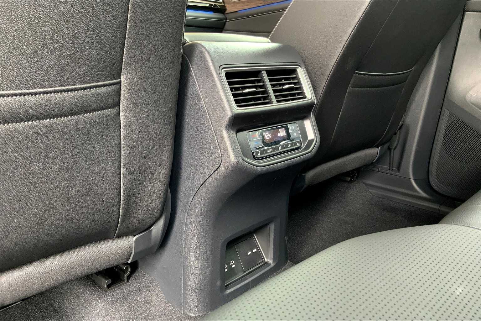 2025 Volkswagen Atlas SEL Premium R-Line photo 18