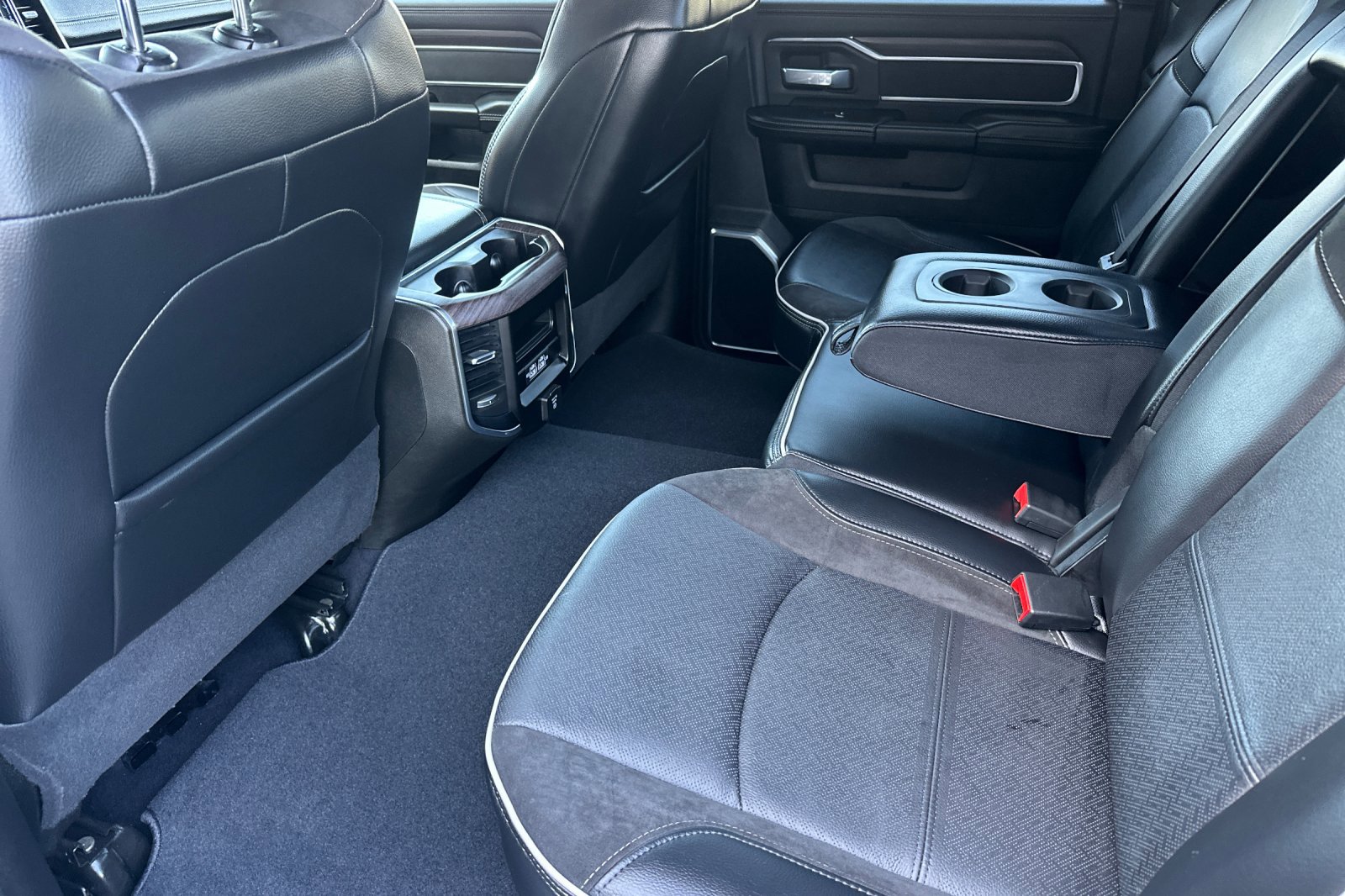 2025 Toyota RAV4 Laramie photo 9