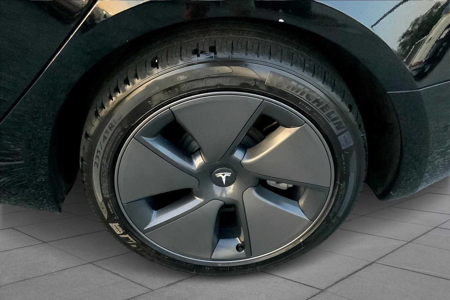 2023 Tesla Model 3 photo 9
