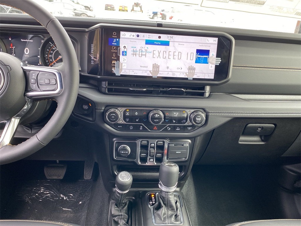 2024 Jeep Wrangler Sahara photo 12