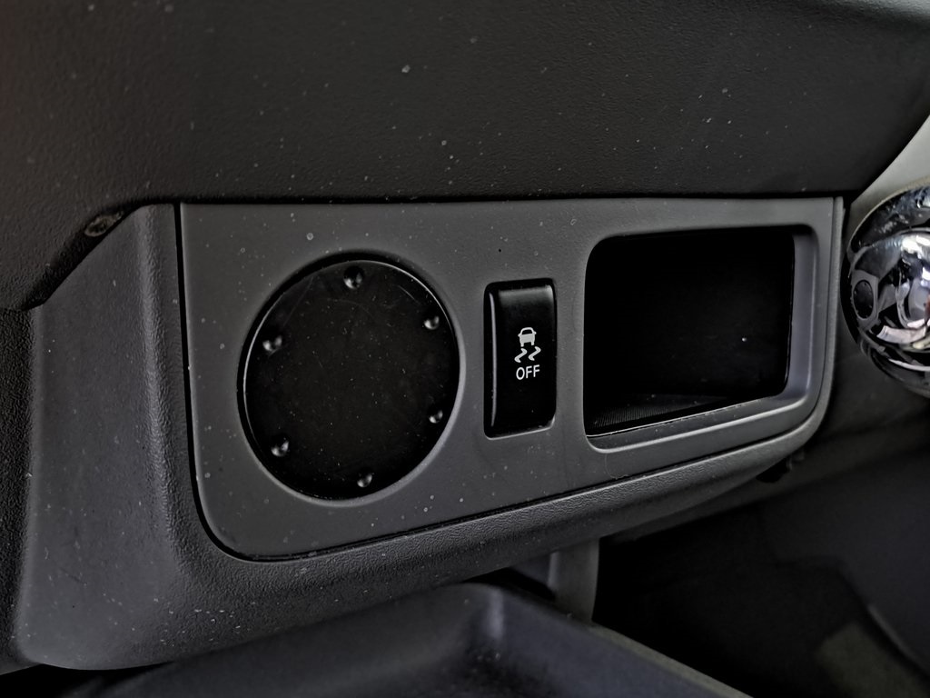 2019 Nissan Frontier SV photo 12