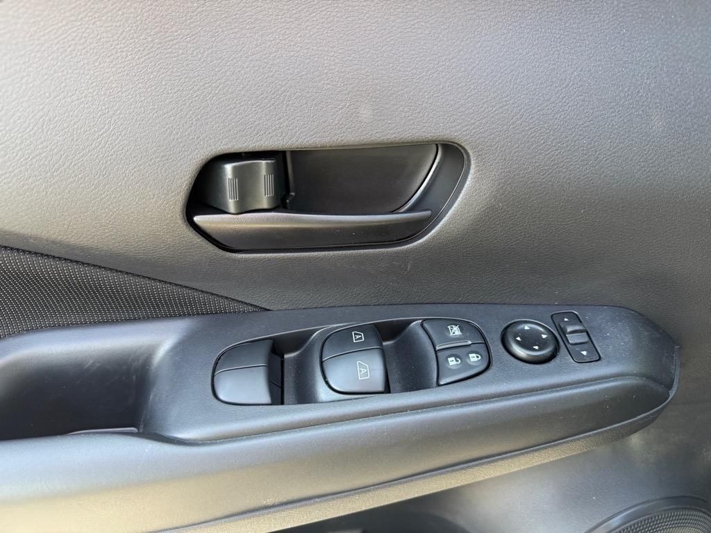2025 Nissan Kicks Play S photo 14