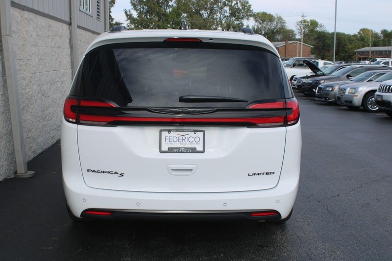 2025 Chrysler Pacifica Limited photo 4
