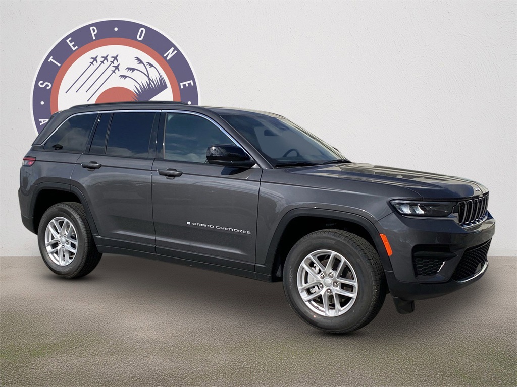 2025 Jeep Grand Cherokee Laredo X photo 2