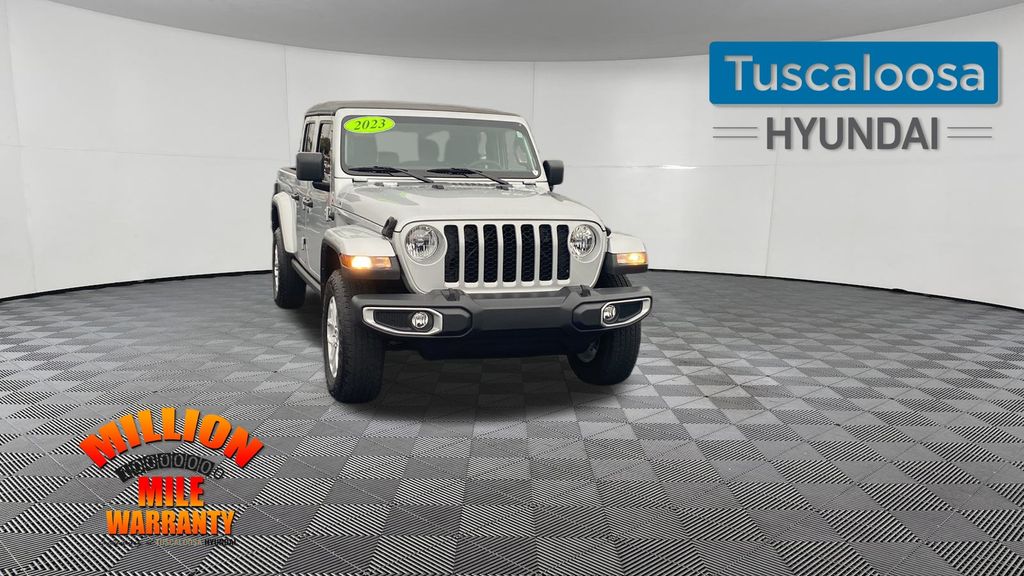 2023 Jeep Gladiator Sport S's photo