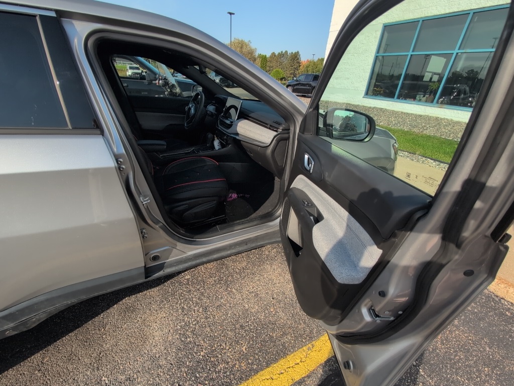 2024 Jeep Compass Sport photo 2