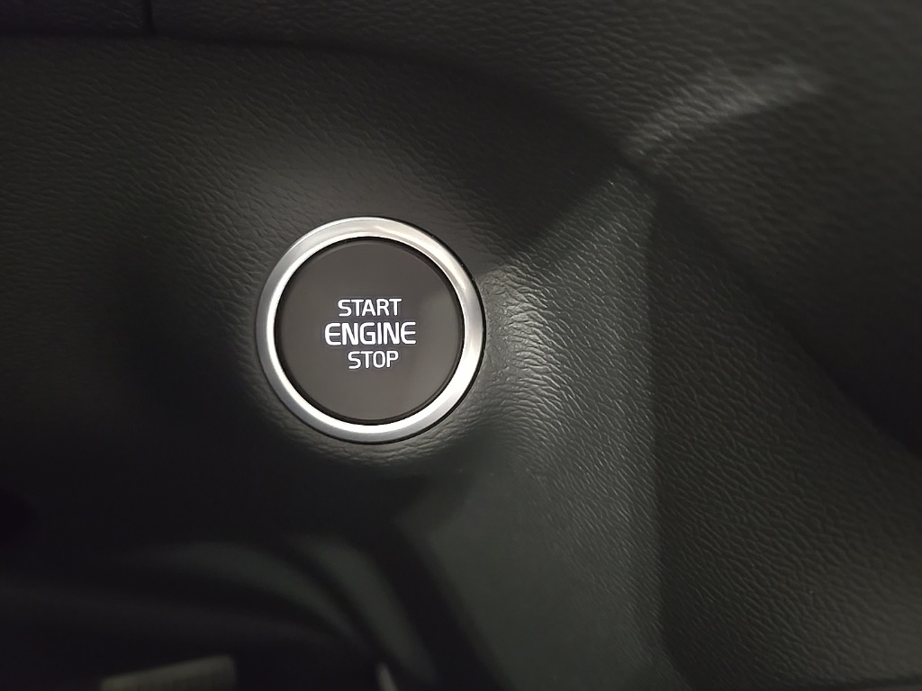 2025 Volvo XC40 Plus photo 20