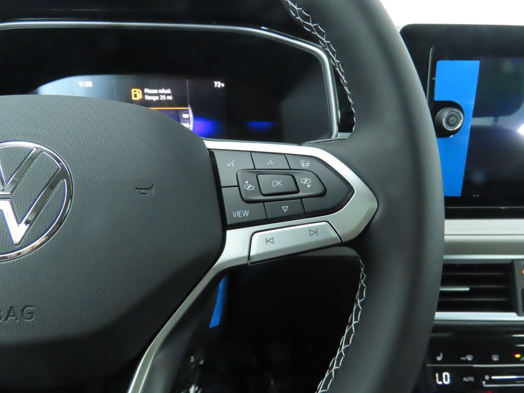 2025 Volkswagen Taos SE photo 12