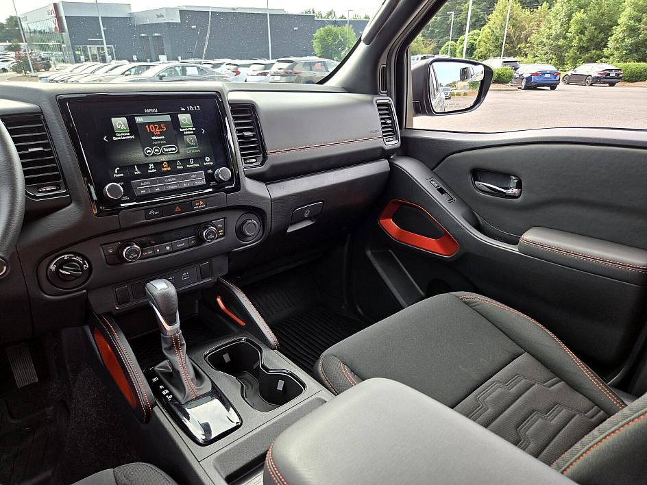 2024 Nissan Frontier PRO-4X photo 14