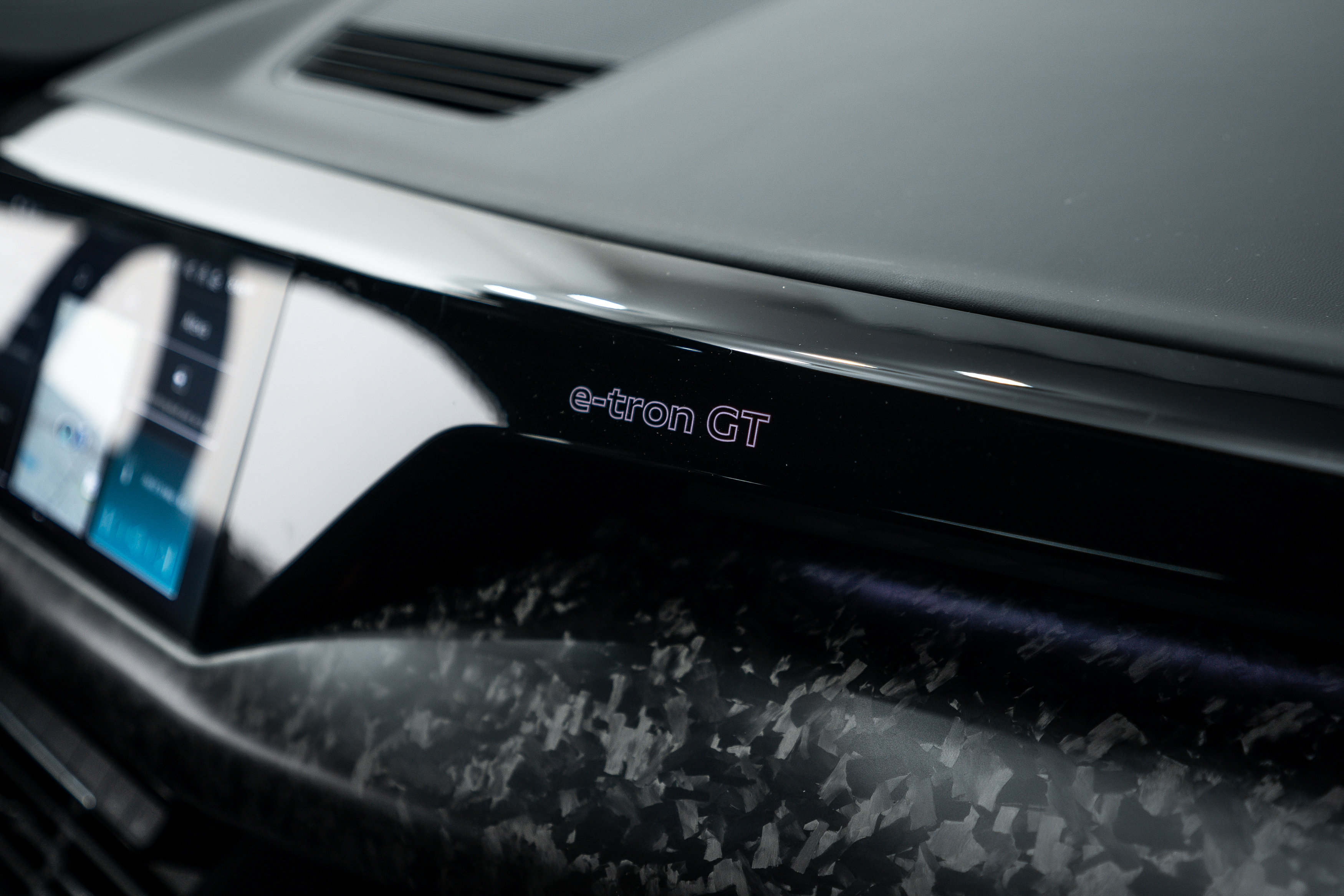 2025 Audi RS e-tron GT Base photo 11