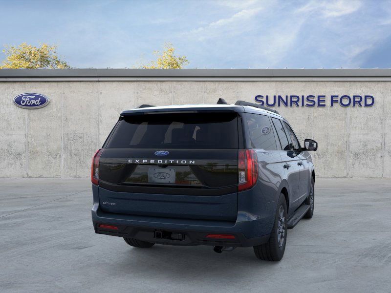 2025 Ford Expedition photo 9