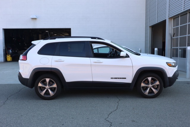 2020 Jeep Cherokee Latitude photo 2