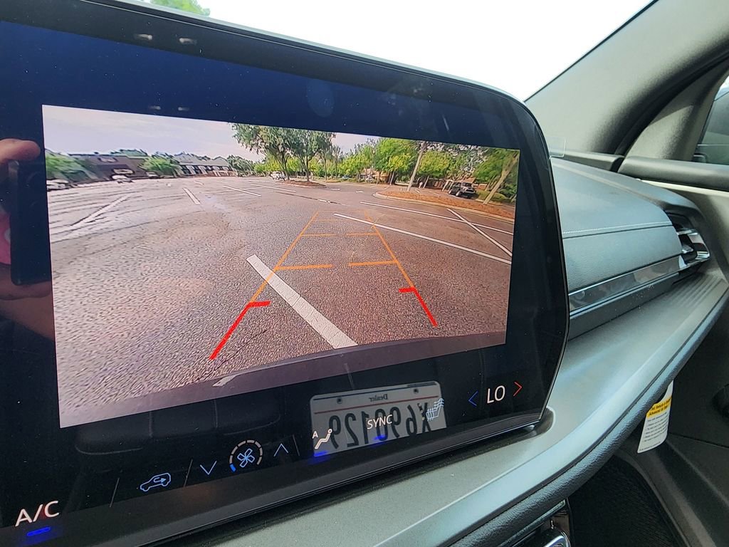 2025 Chevrolet Traverse photo 14