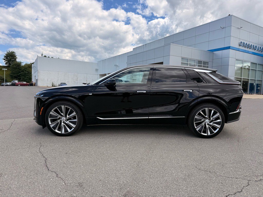 Used 2024 Cadillac LYRIQ Luxury 3 with VIN 1GYKPSRL7RZ137971 for sale in Mount Hope, WV