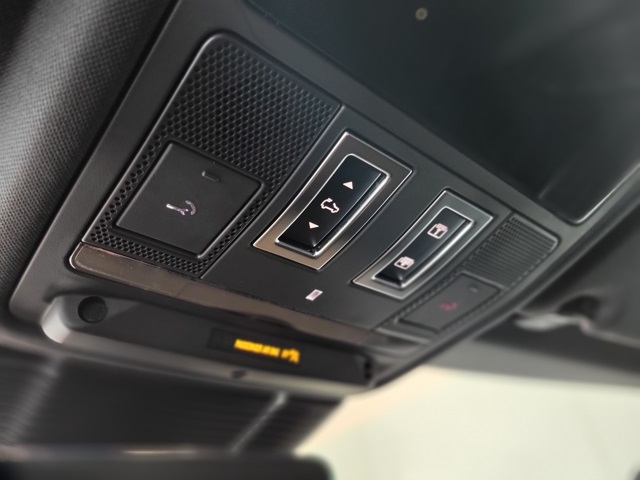 2023 Land Rover Range Rover Evoque R-Dynamic SE photo 31