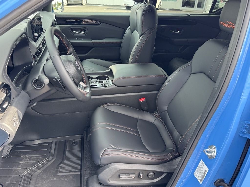 2025 Honda Pilot TrailSport photo 3