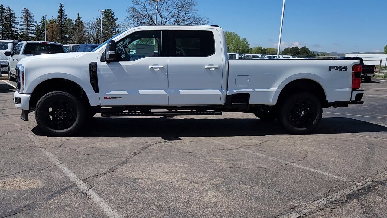 2025 Ford F-350 Lariat photo 2