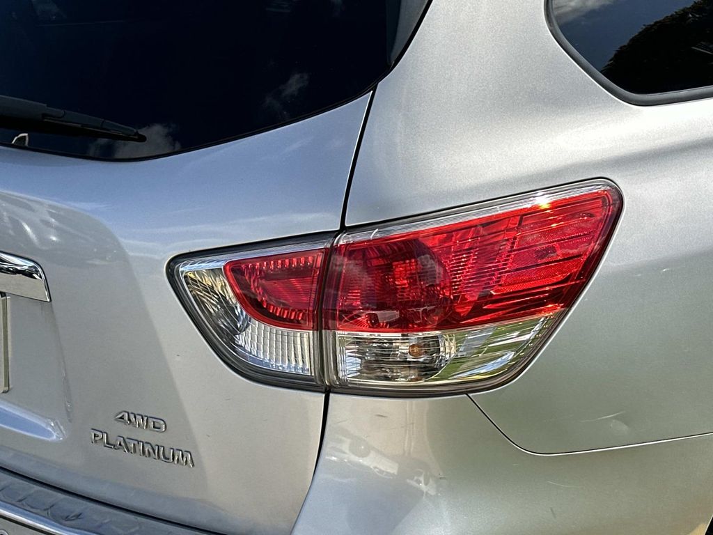 2014 Nissan Pathfinder Platinum photo 7