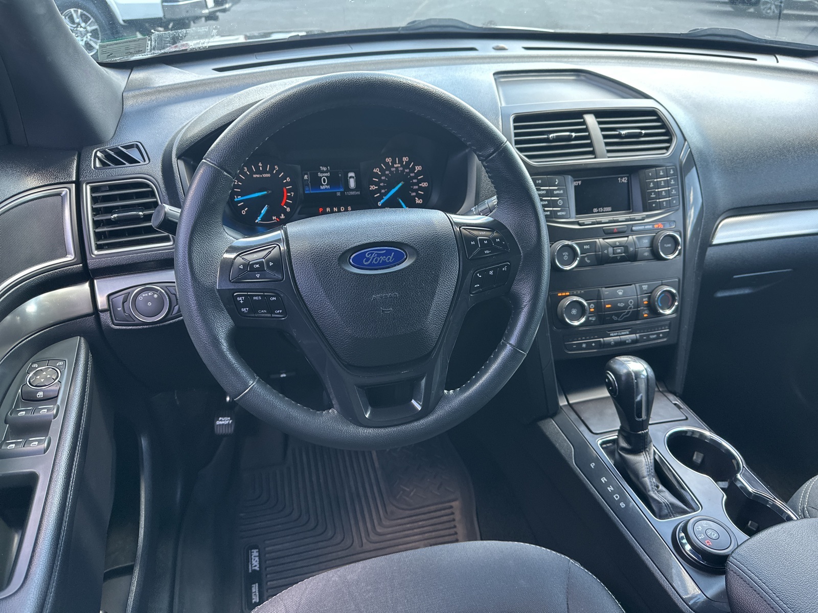 2019 Ford Explorer XLT photo 2