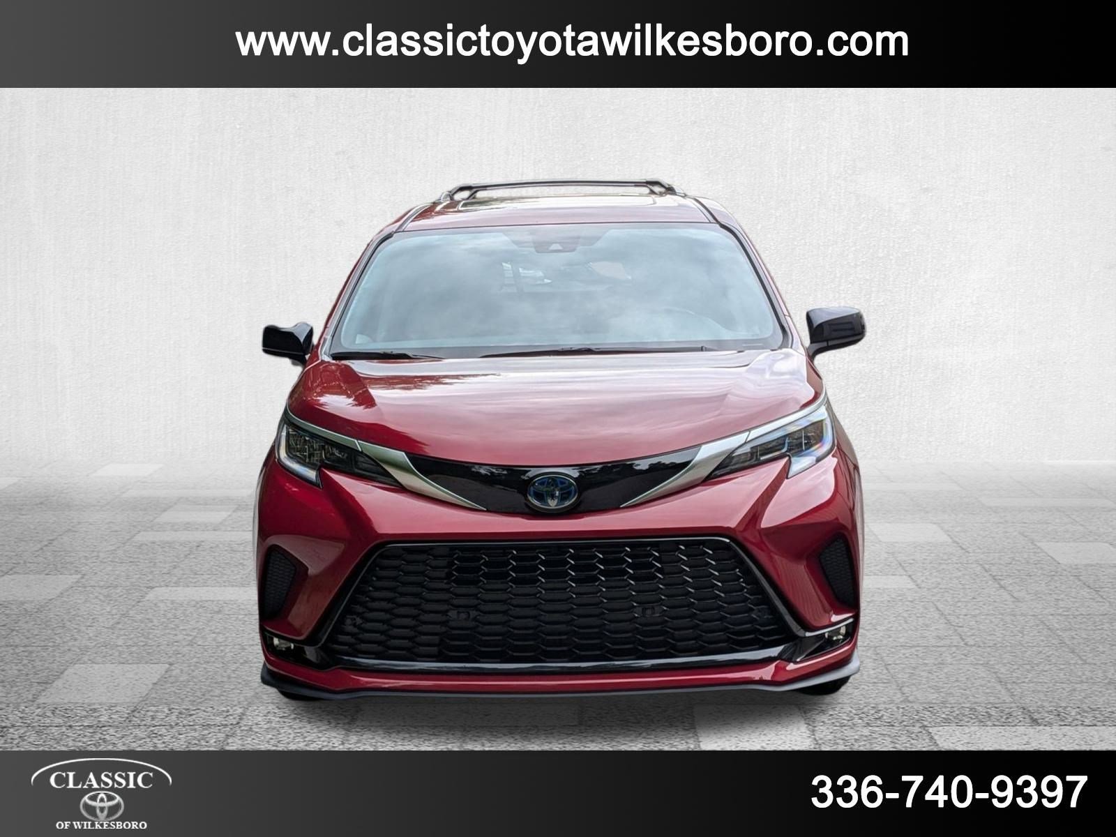 2022 Toyota Sienna XSE photo 2
