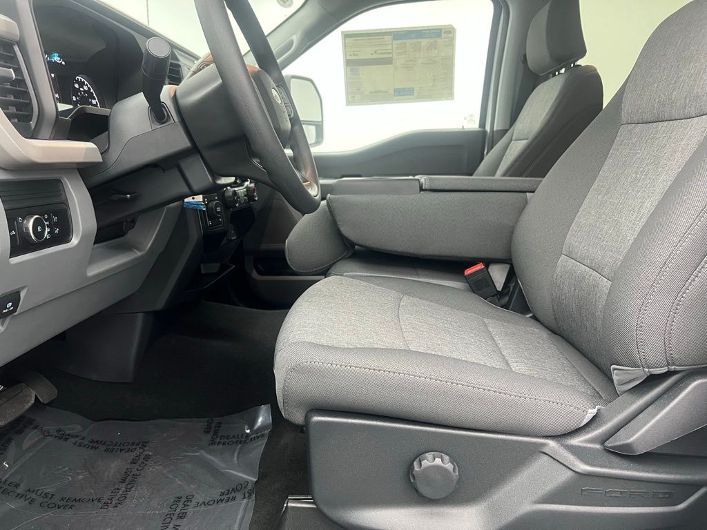 2025 Ford F-250 photo 16