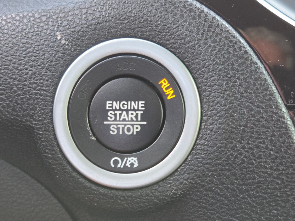 2023 Chrysler 300 photo 30
