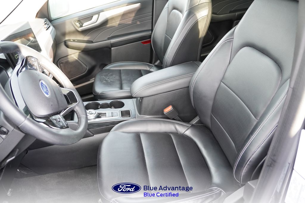 2023 Ford Escape Platinum's photo