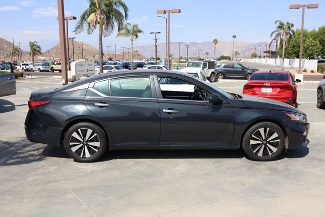 2022 Nissan Altima 2.5 SV photo 2