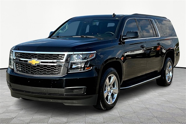 2015 Chevrolet Suburban LT photo 3