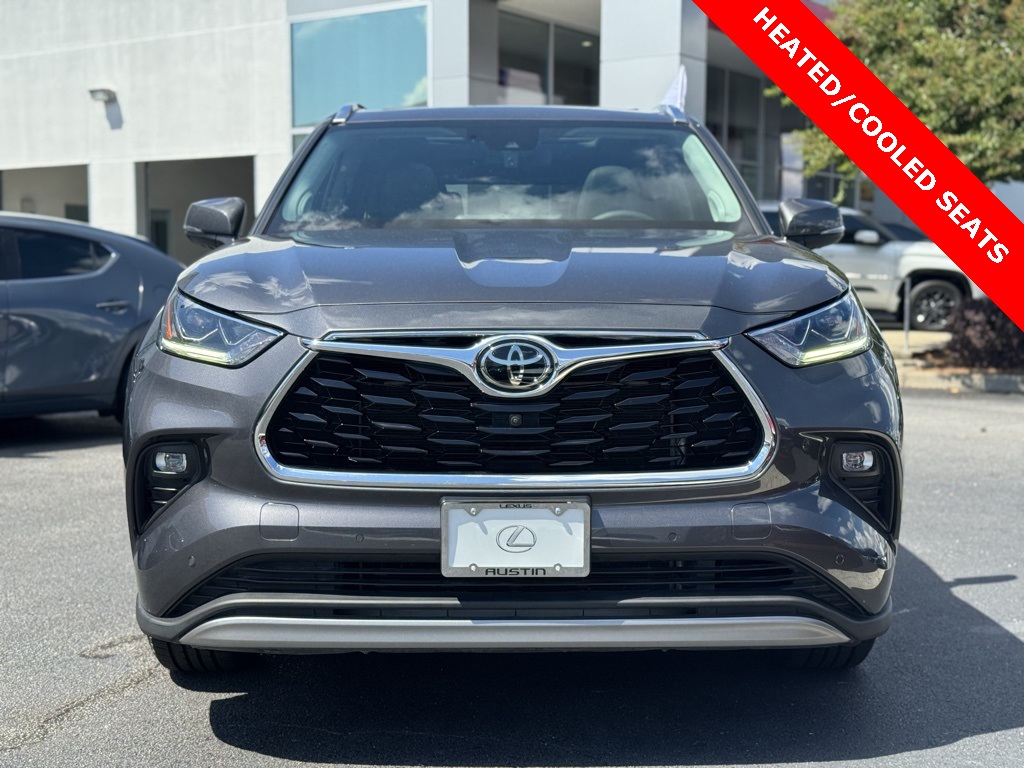 2021 Toyota Highlander Platinum photo 3