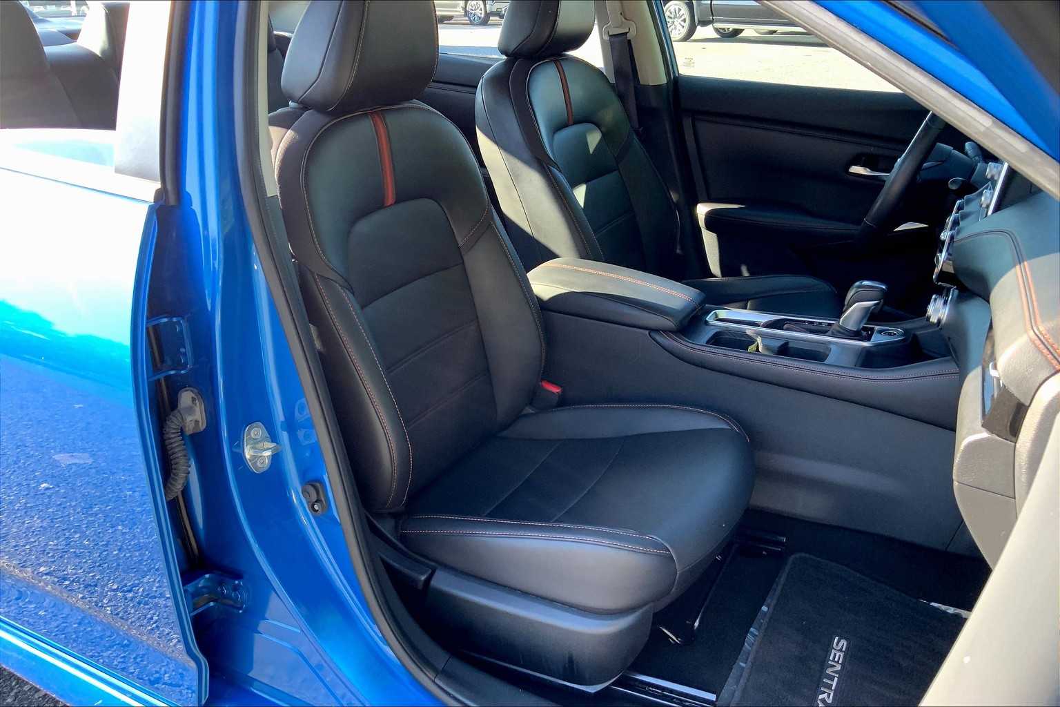 2022 Nissan Sentra SR photo 8