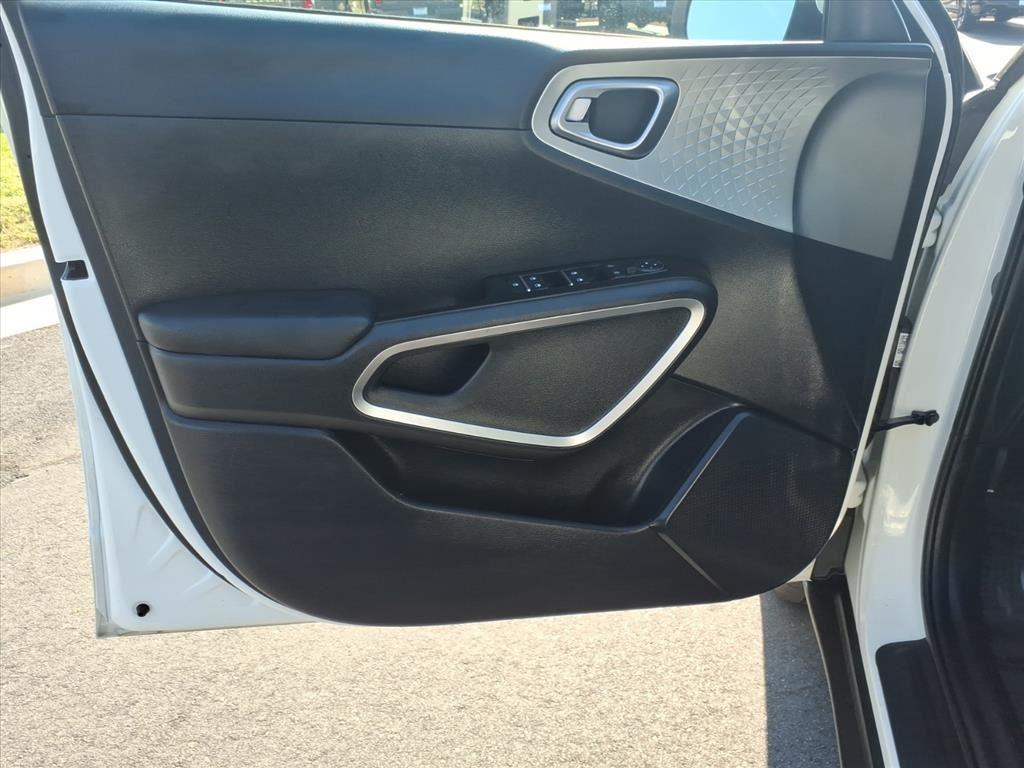 2023 Kia Soul LX photo 4