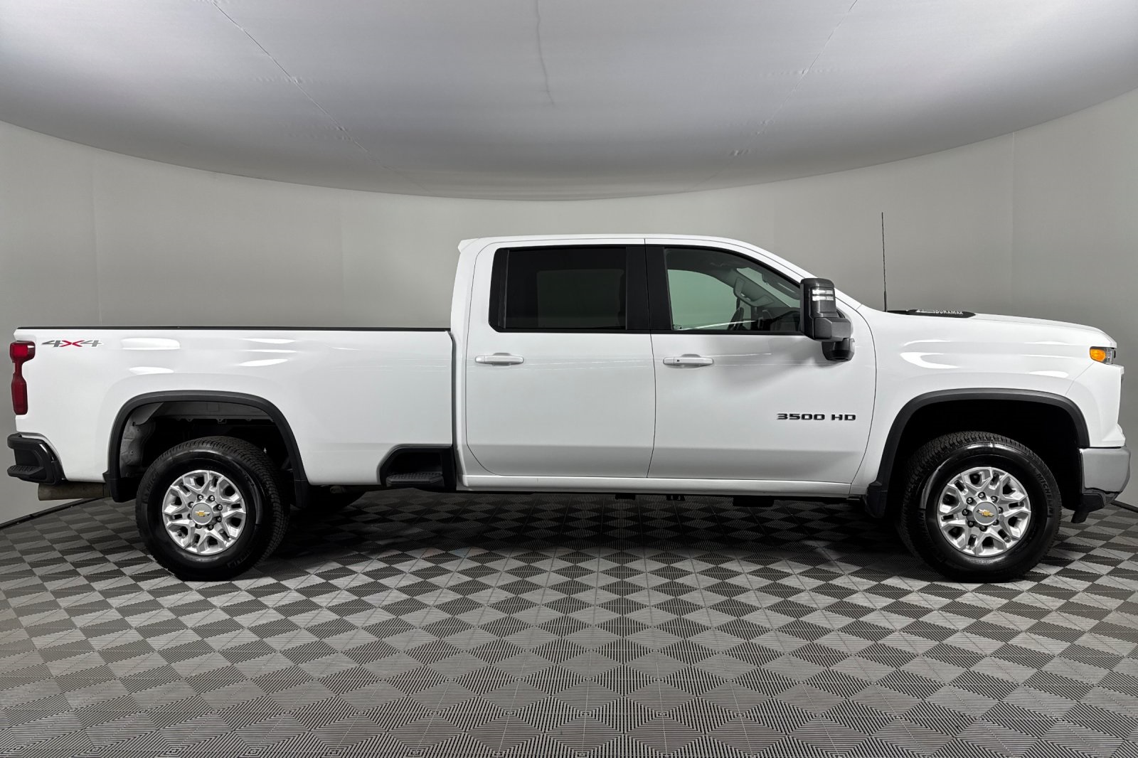 2024 Chevrolet Silverado 3500HD LT photo 3