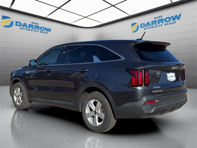 2023 Kia Sorento LX photo 2