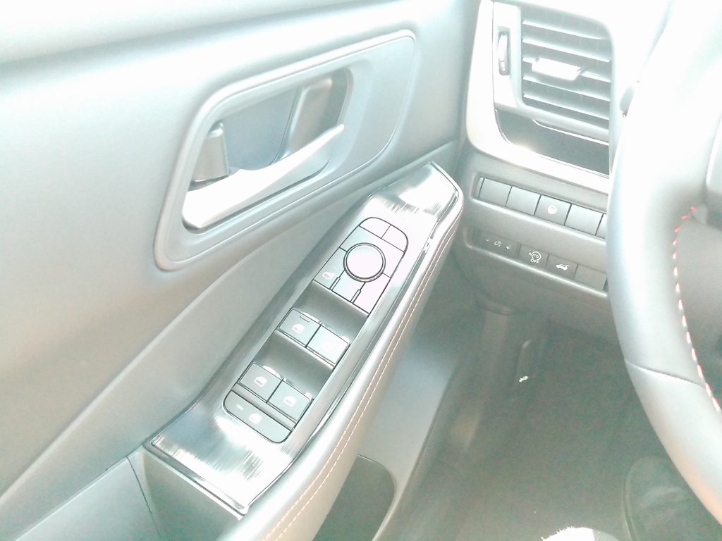 2026 Nissan Rogue SV photo 35