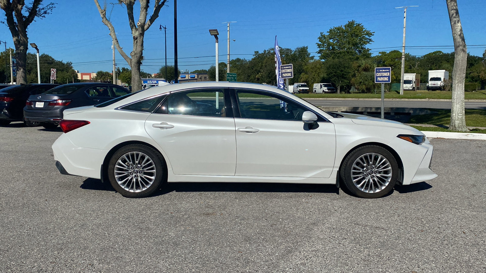 2020 Toyota Avalon Limited photo 26