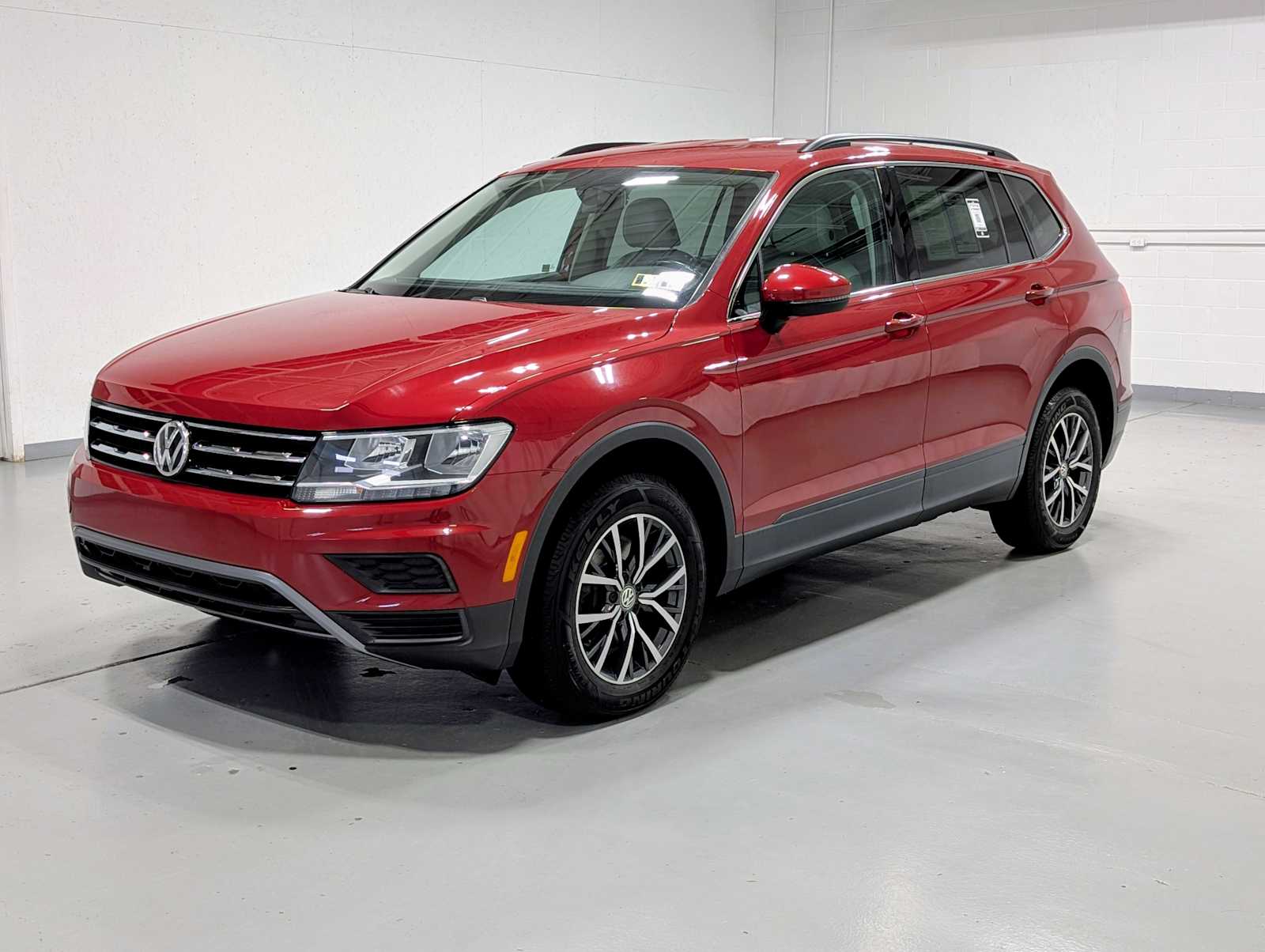 2019 Volkswagen Tiguan SE's photo