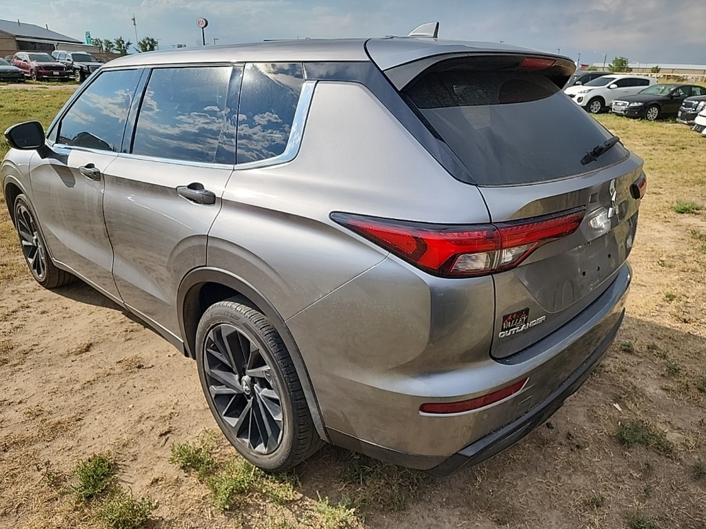 2022 Mitsubishi Outlander Black Edition photo 3