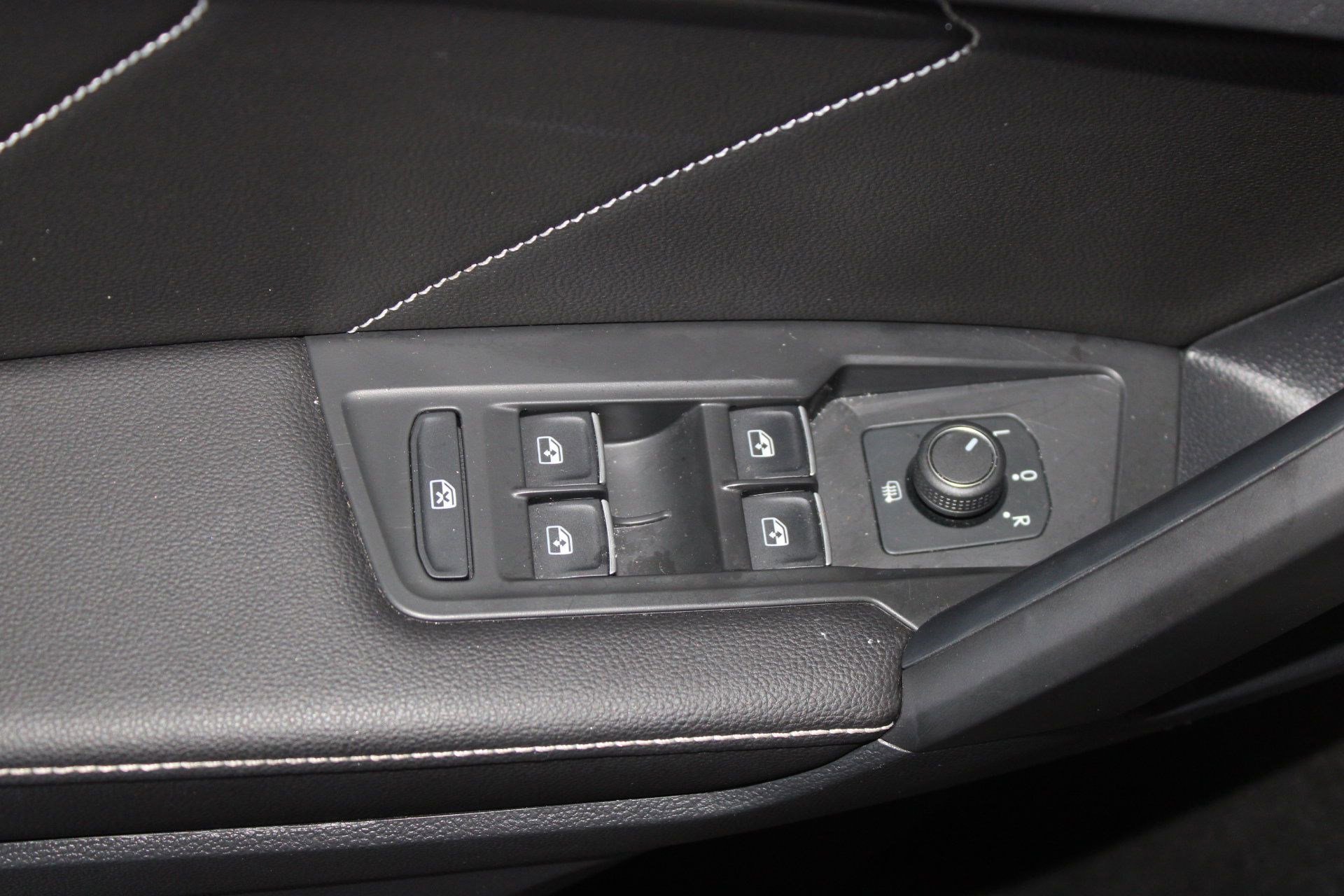 2023 Volkswagen Tiguan SE R-Line Black photo 12
