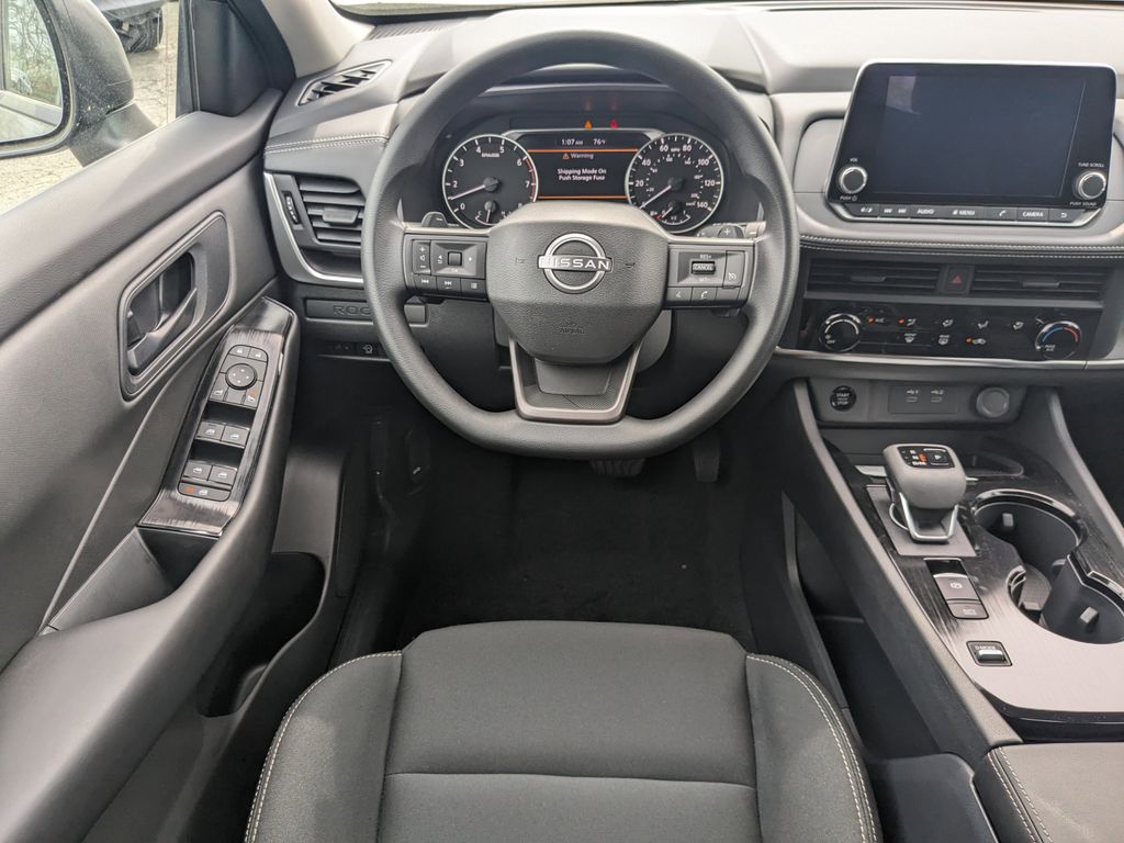 2025 Nissan Rogue S photo 13