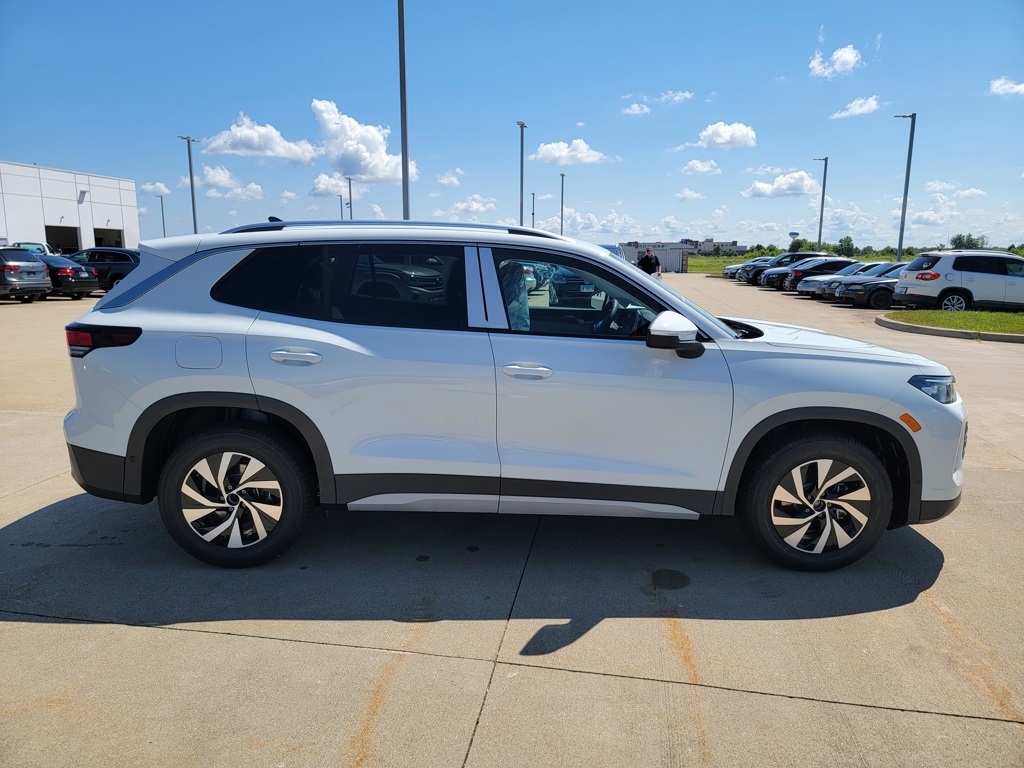 2025 Volkswagen Tiguan S photo 2