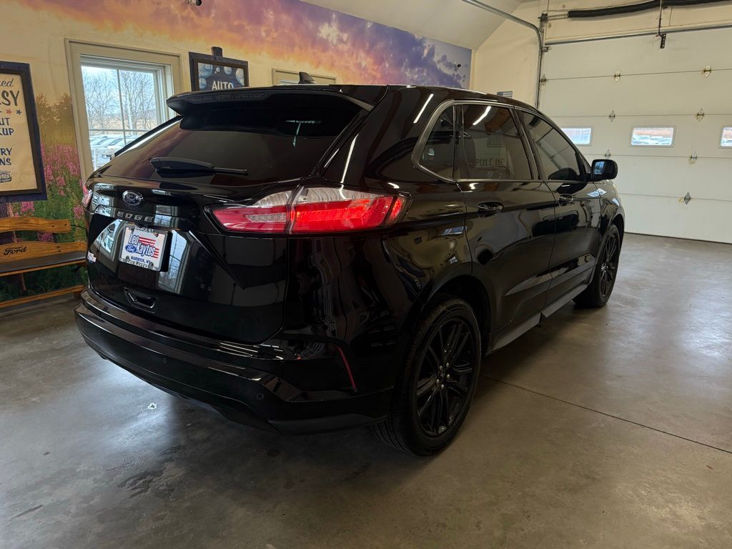 2024 Ford Edge ST photo 4