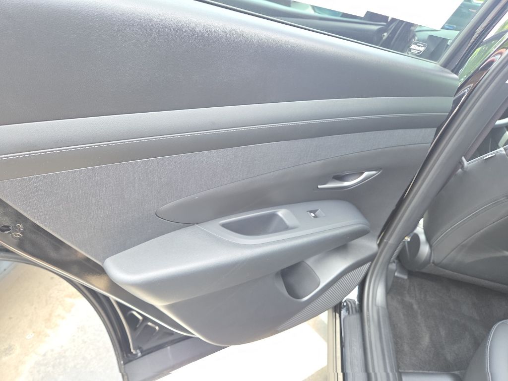 2025 Hyundai Tucson SEL Convenience photo 8