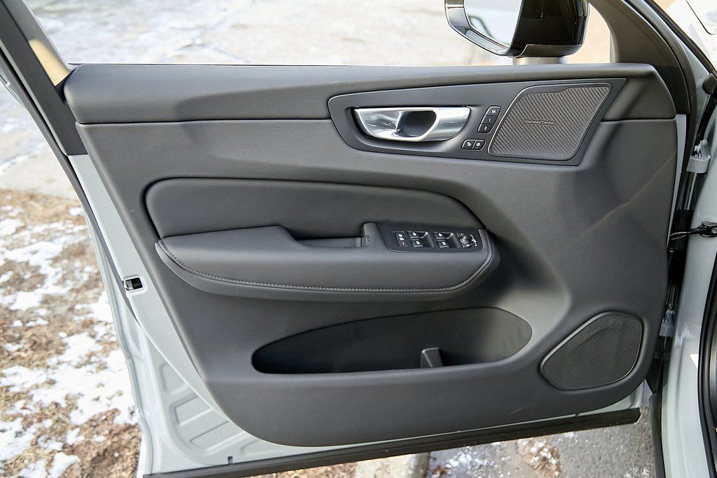 2026 VOLVO XC60 - Image 11