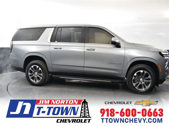 2025 Chevrolet Suburban LT's photo