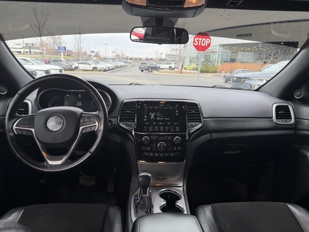 2021 Jeep Grand Cherokee Laredo X photo 2