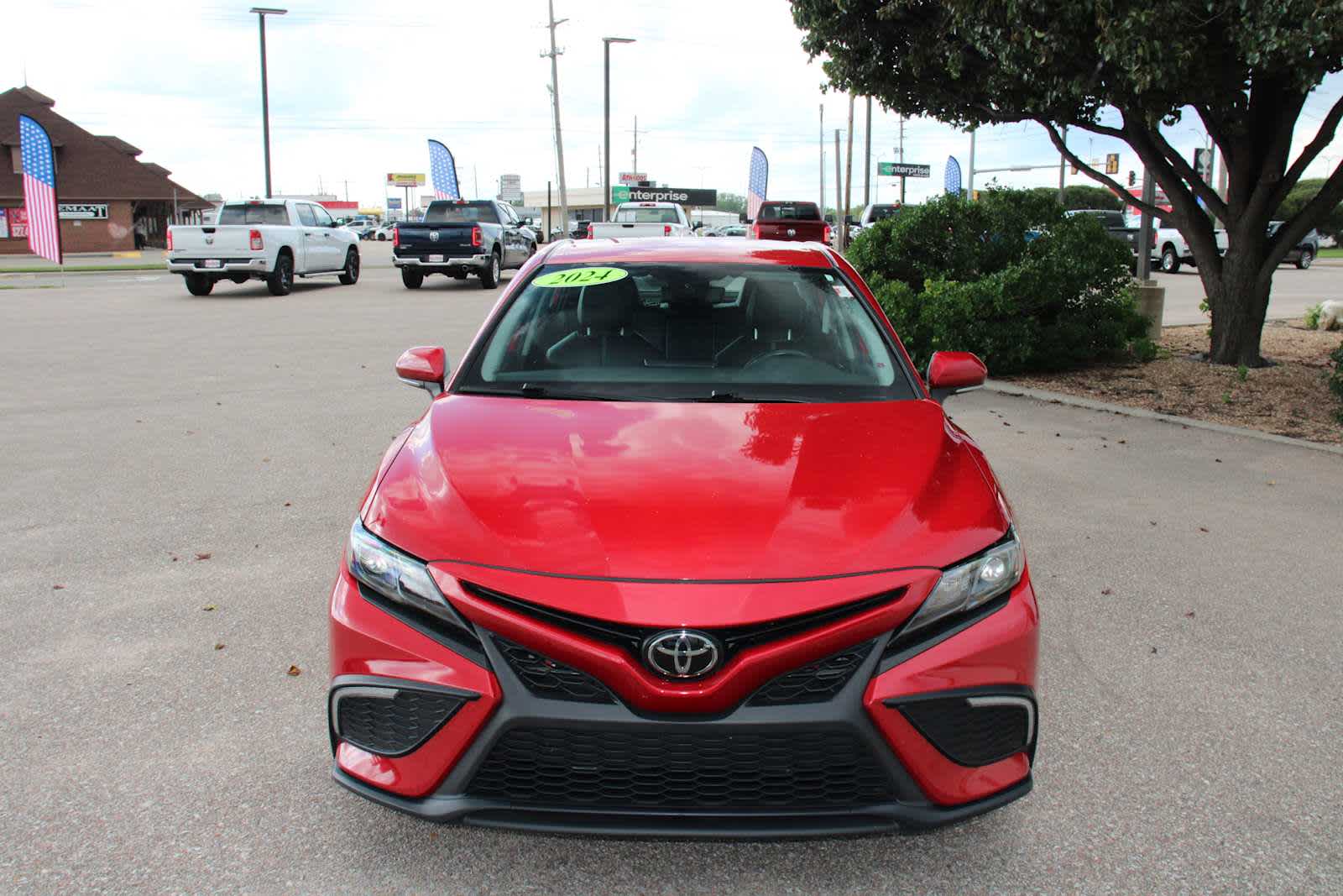 2024 Toyota Camry SE photo 4