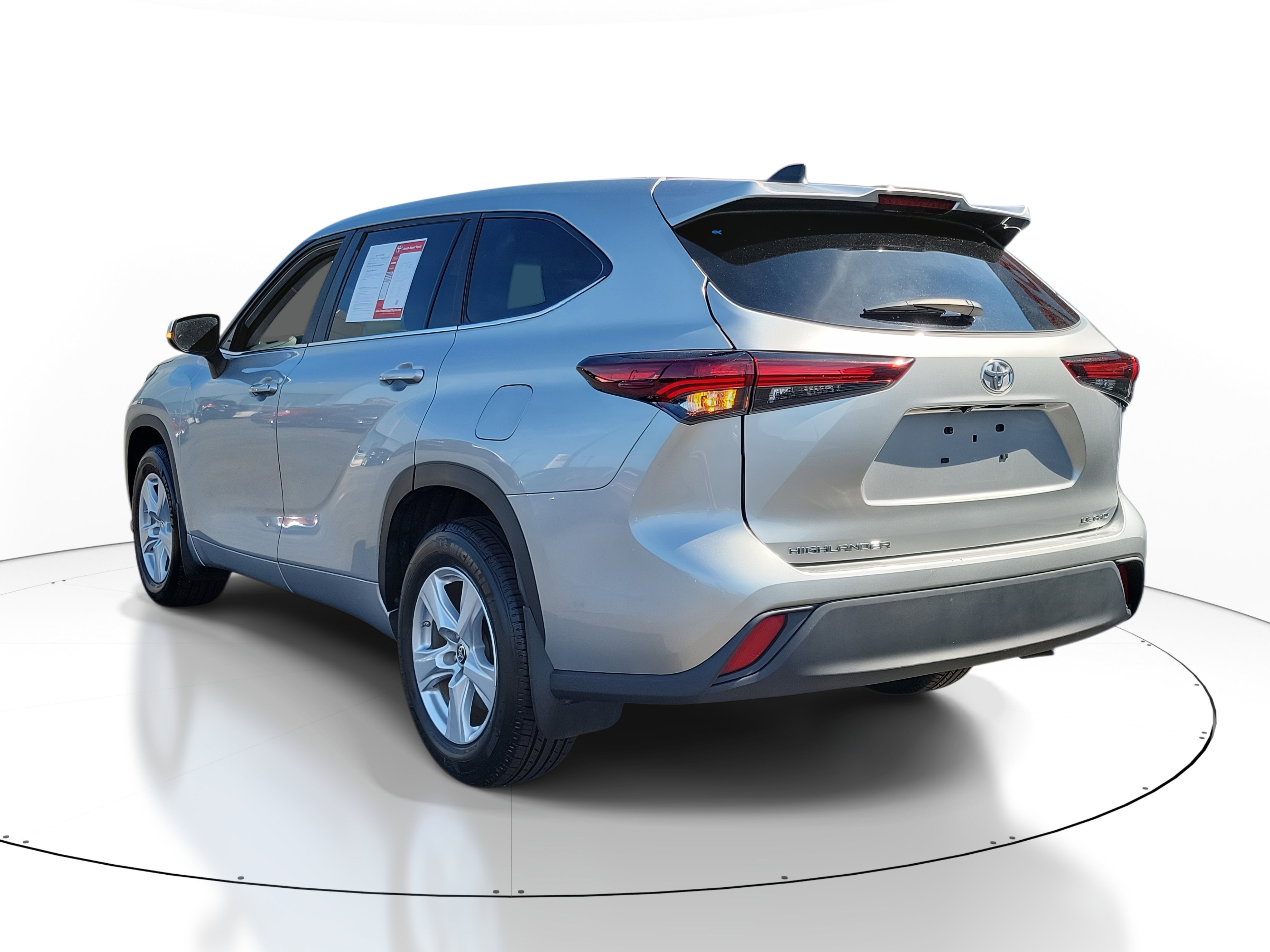 2024 Toyota Highlander LE photo 3