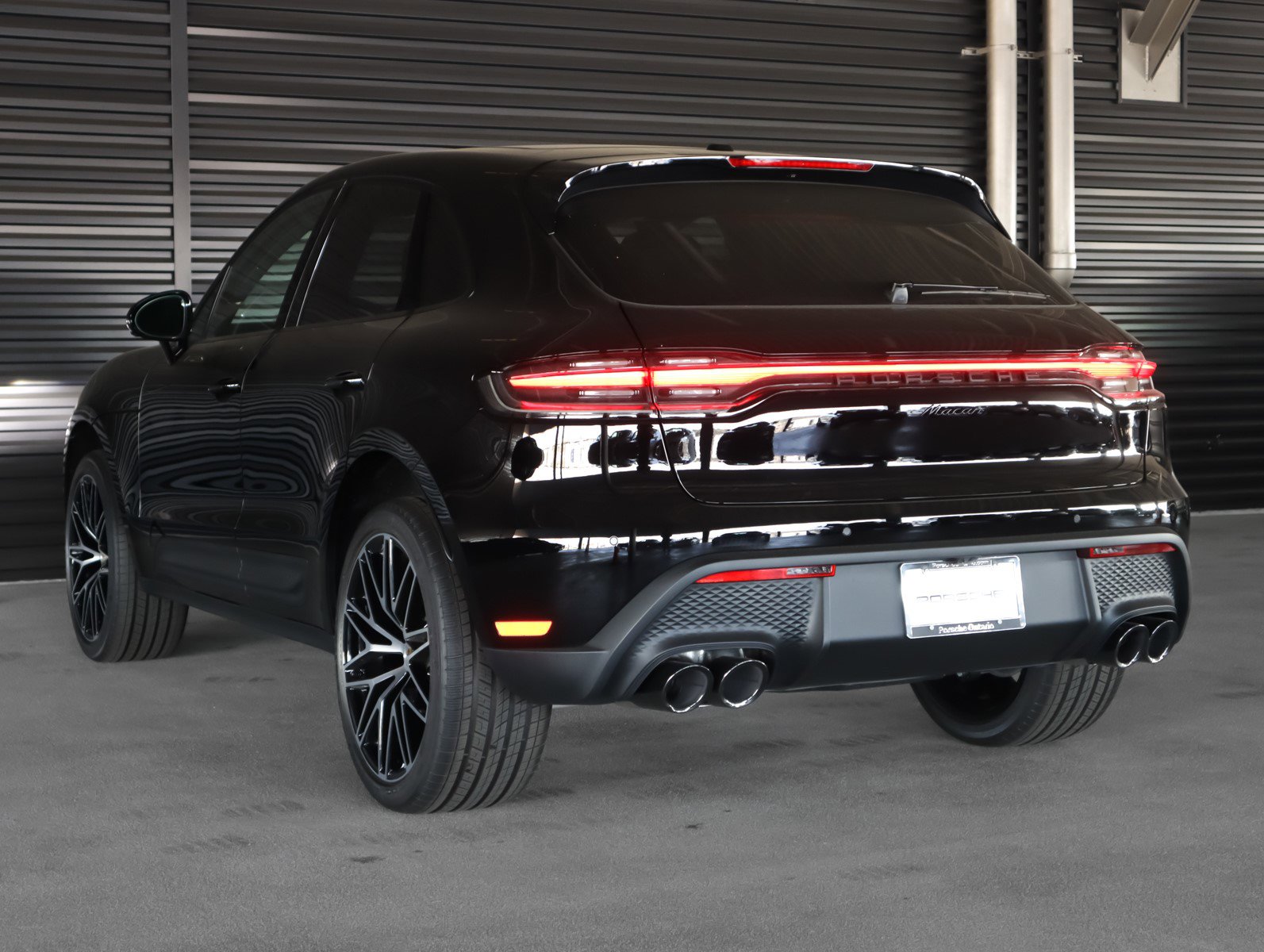 2025 Porsche Macan T photo 3