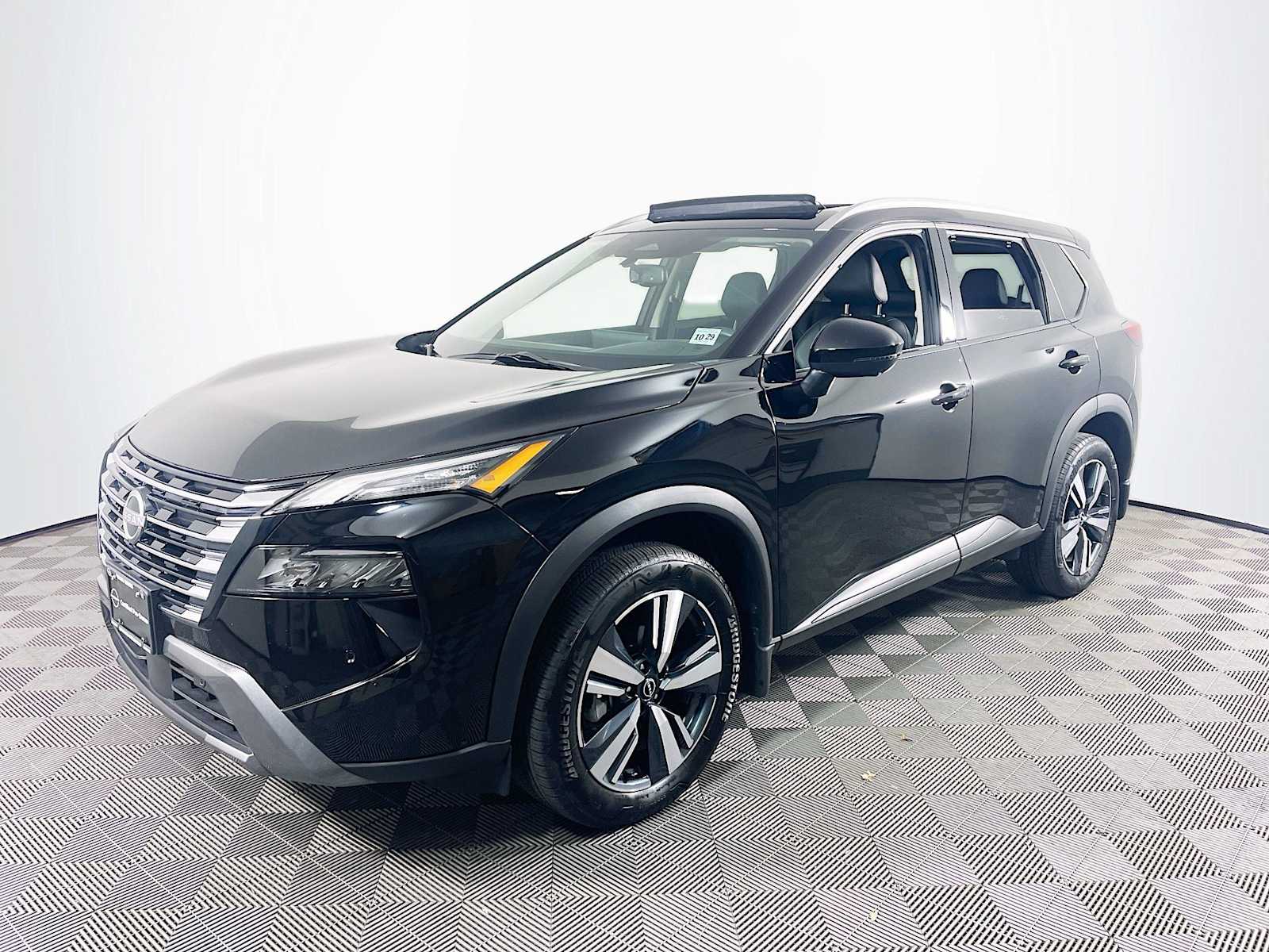 2024 Nissan Rogue SL's photo